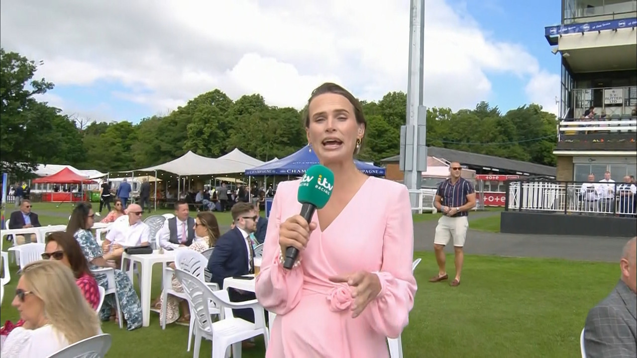 ITV Racing Live from Newcastle_20230701_11551430.ts_snapshot_00.02.46.967