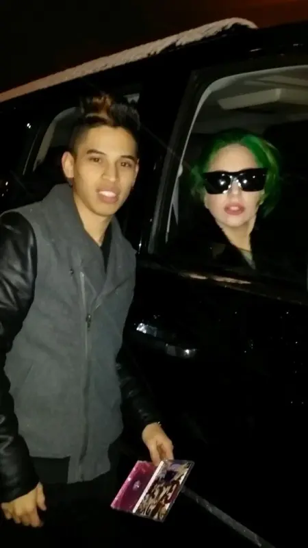12-13-13-Meeting-with-Fans-002.webp