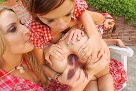 ariel summers, sarah shine and tricia oaks in answer #2326876
