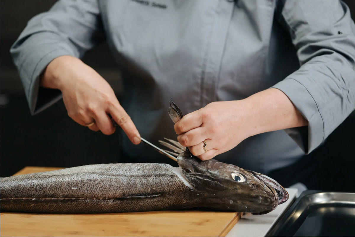 ¿Cómo lavar el pescado antes de cocinarlo?
