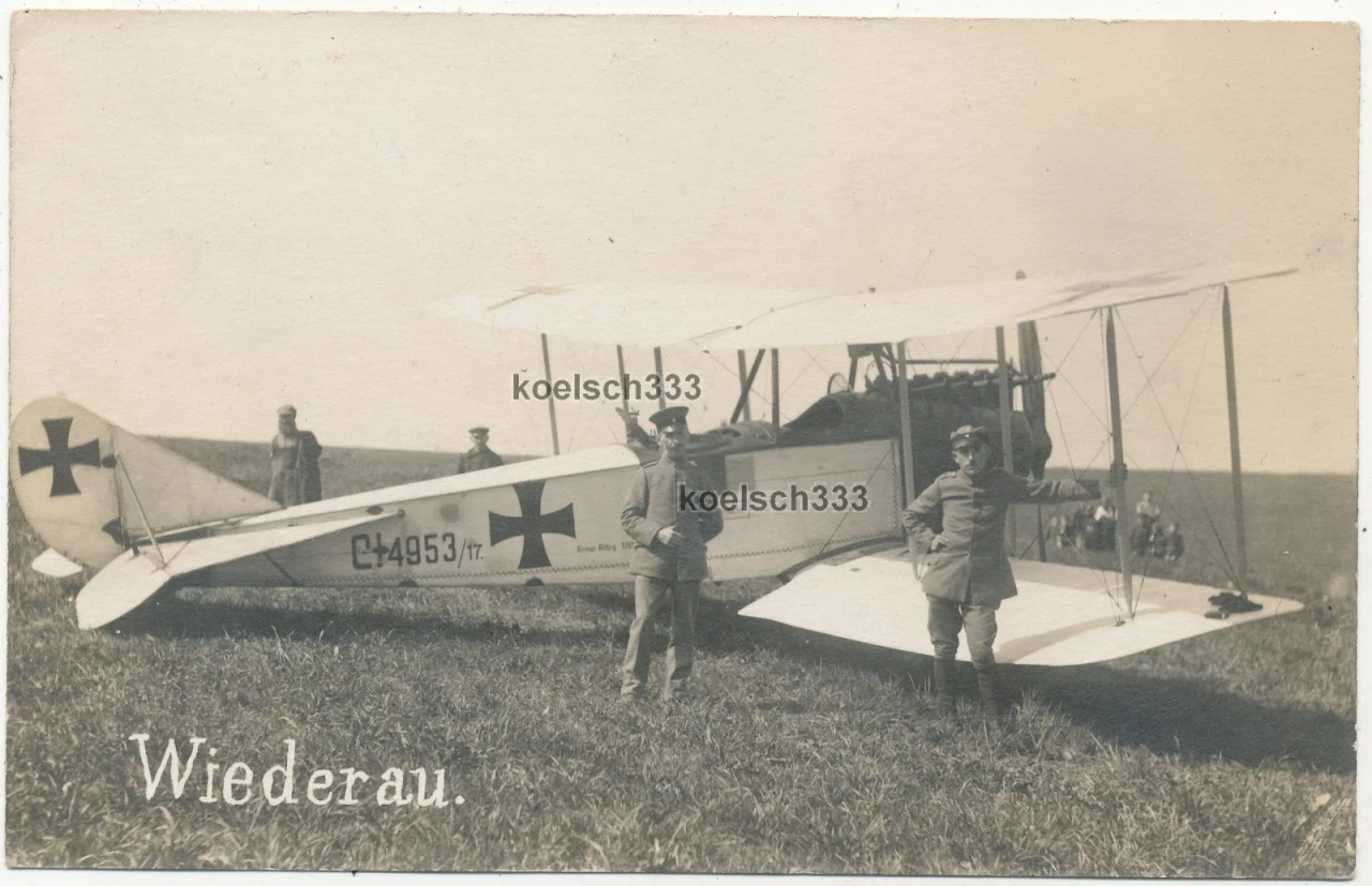 Foto Doppeldecker Flugzeuge der Flieger Ers Abt 1 auf Feldflugplatz Wiederau (1)
