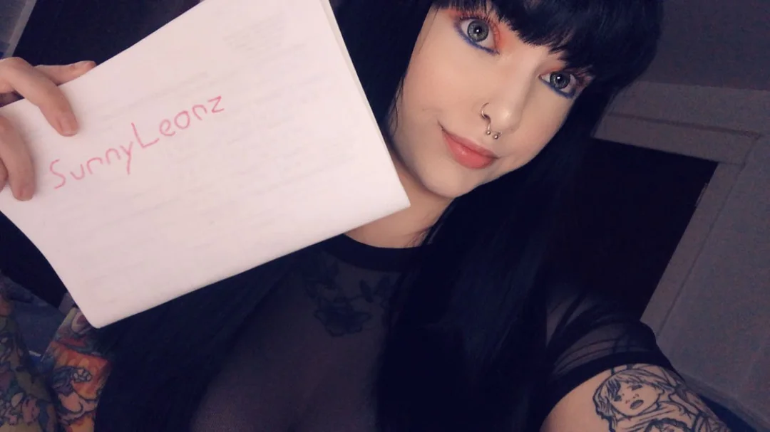 sunnyleonz in answer #2326232