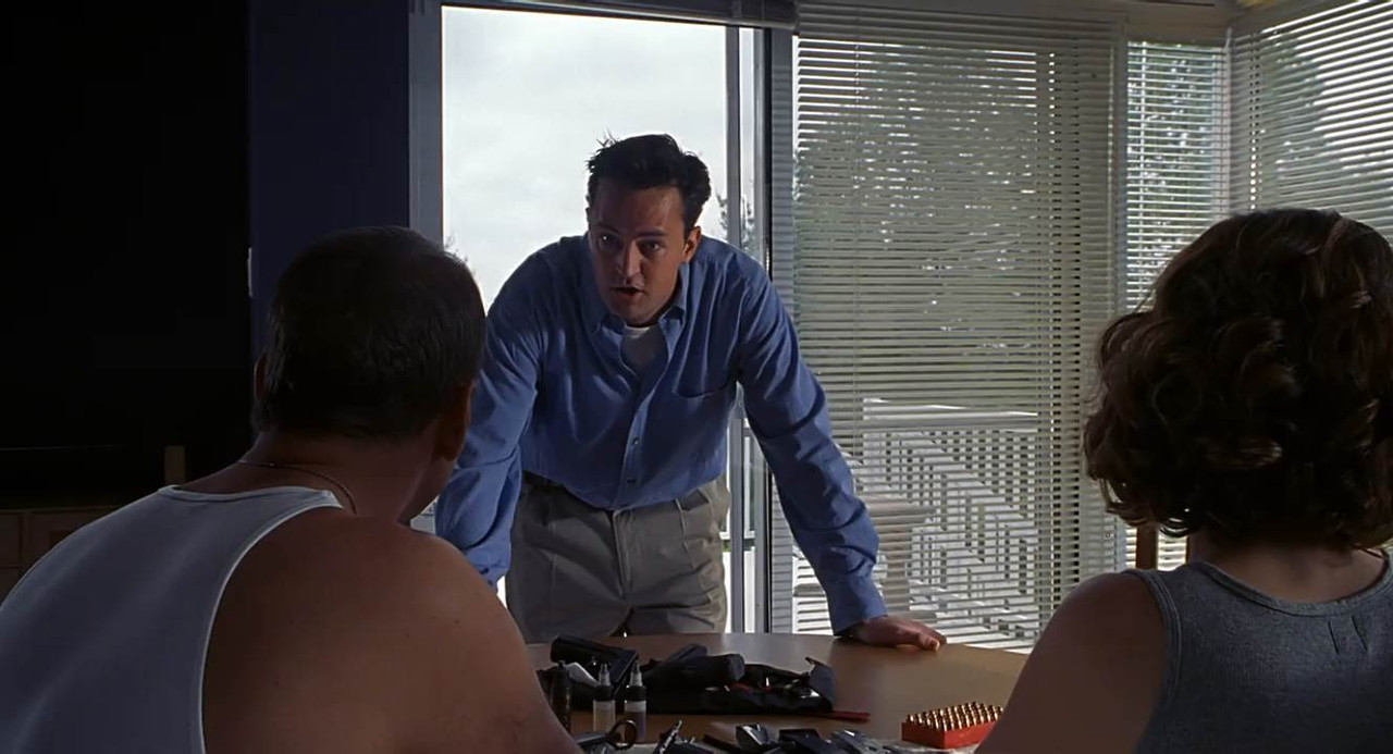 The Whole Nine Yards 2000 BluRay [Hindi + English] 480p, 720p ESub Screenshot