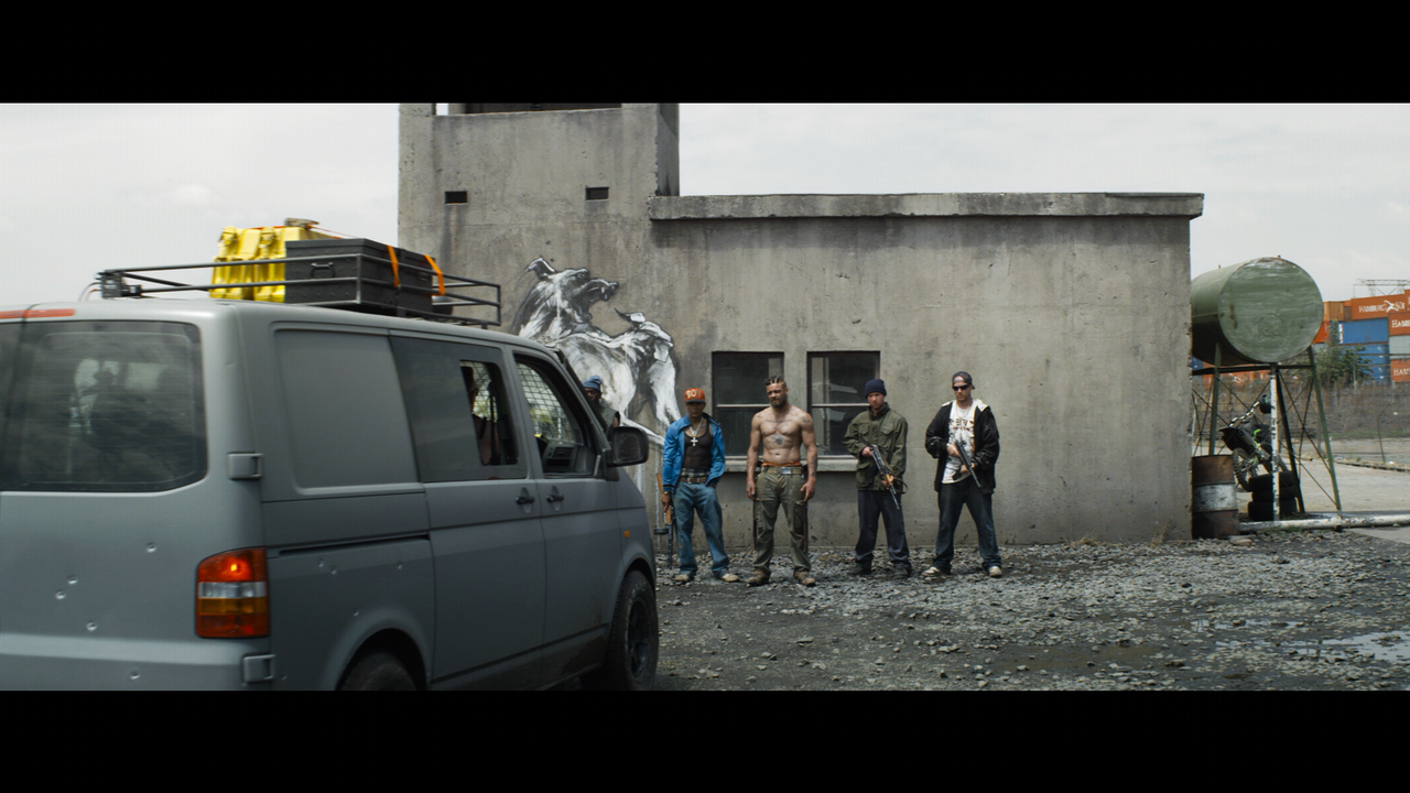 Chappie.2015.2160p.UHD.BDRemux.TrueHD.Atmos.7.1.HYBRID.DoVi-DVT.mkv_000528.834