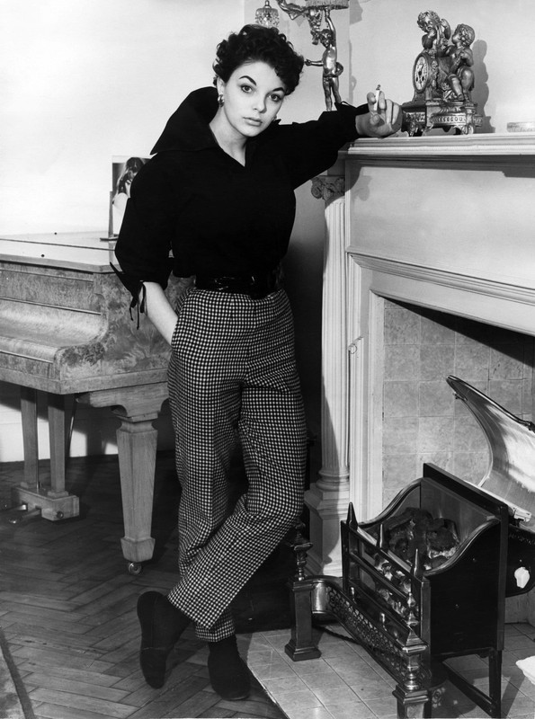 Joan_Collins_d15