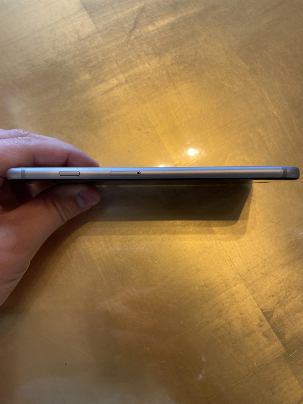 iPhone 6 Plus 16gb argento bordo destro