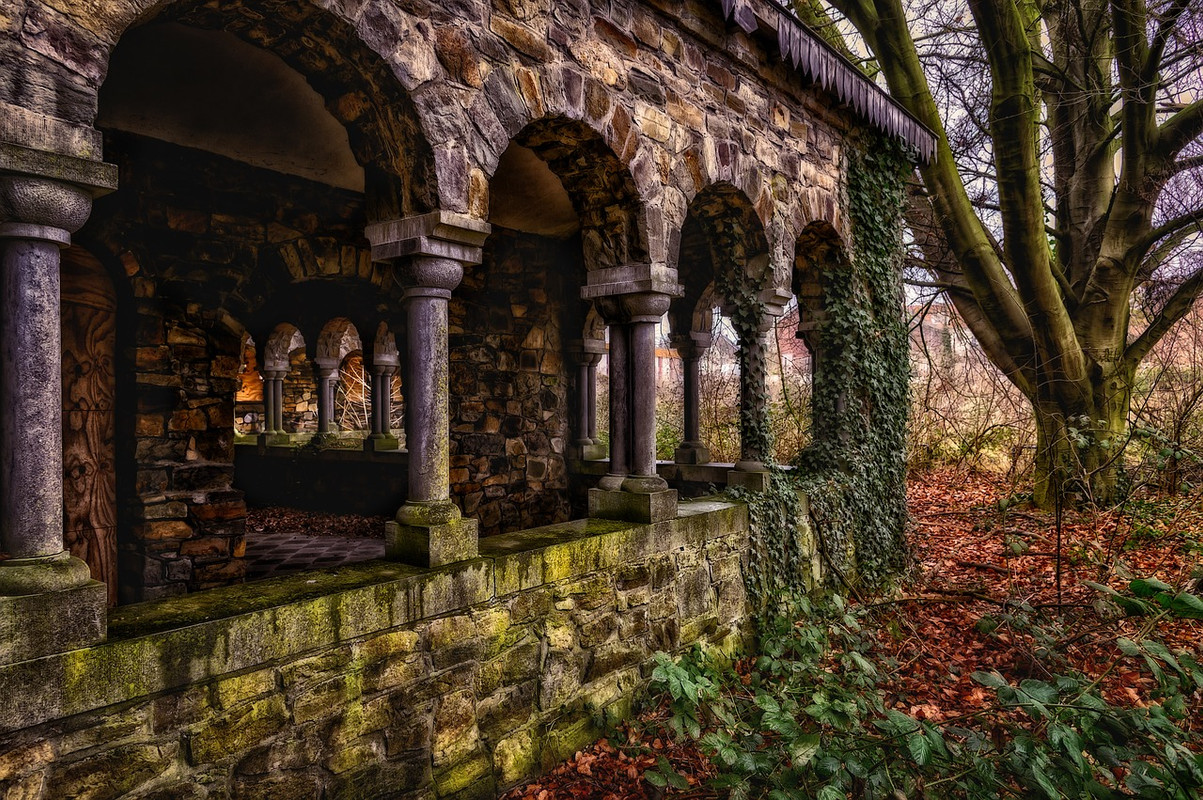 green-monastry-lost-places-4019367-1280.jpg