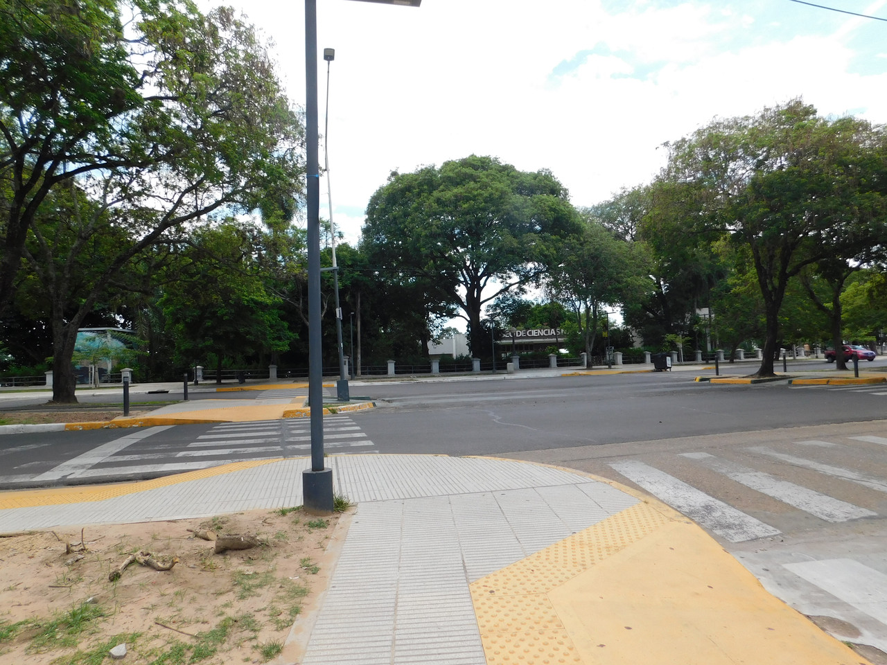 We visited a giant nativity scene with native animals (Esp/Eng)