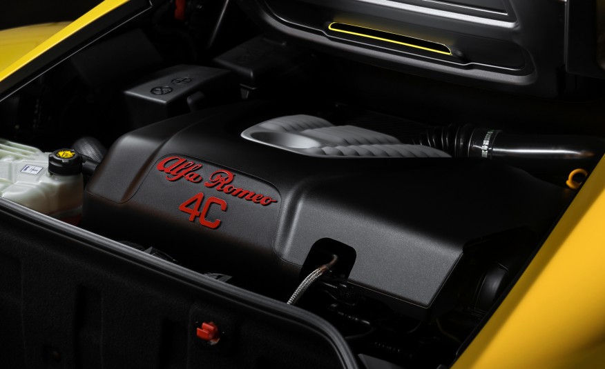 2015-Alfa-Romeo-4C-Spyder-158-876x535