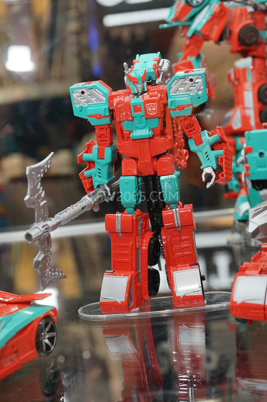 SDCC2015-Hasbro-Case-Transformers-Combiner-Wars-