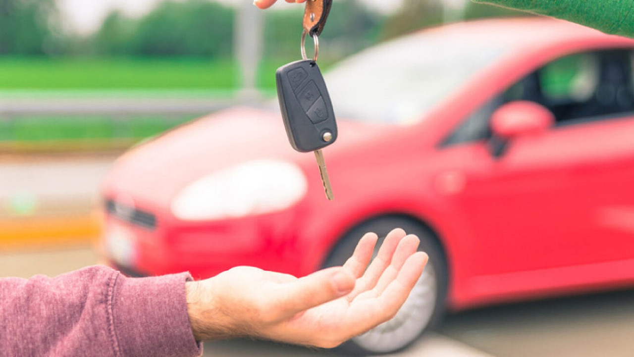 ¿Deshacerme de mi coche podría hacerme más feliz? Estudio lo revela