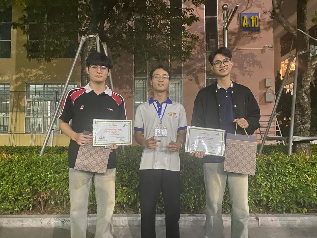 [Image: z7197001971228-7dc00ff09323f9b0d3e58319b055556e.jpg]