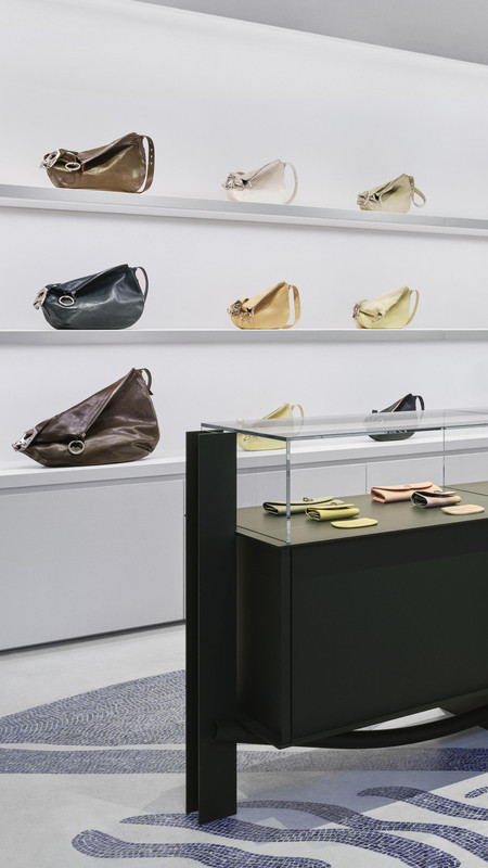 Burberry, la nuova boutique nel Quadrilatero a Milano Burberry, la nuova boutique nel Quadrilatero a Milano