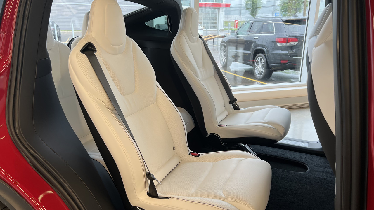 EDA3B3DE-3188-47F0-A0E4-945F453D9365