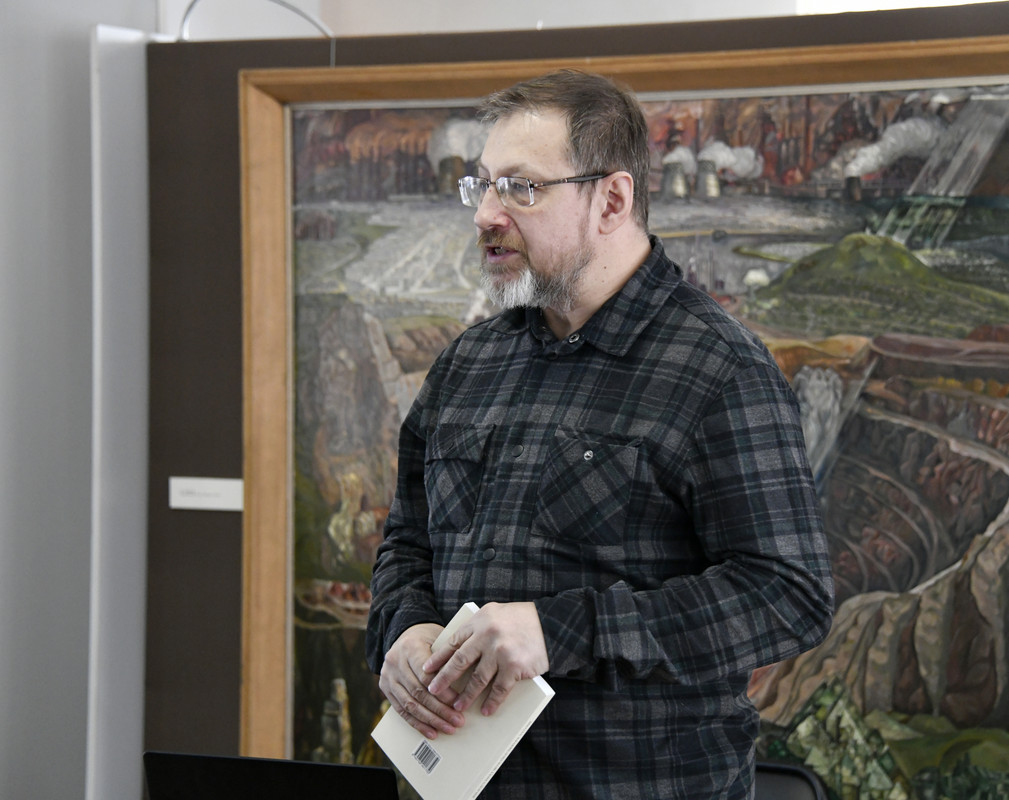 Председатель УИРО М.Ю. Елькин общается с родовадами.