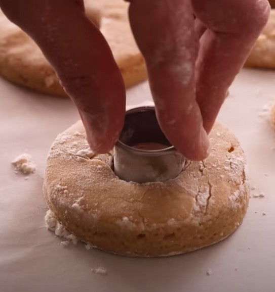 apple cider donuts making