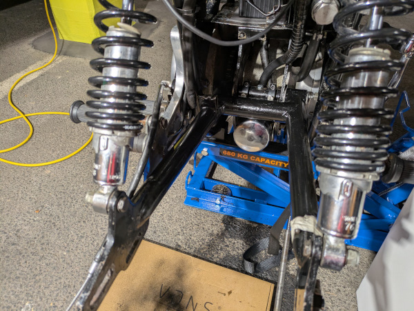 Fettling a Norton Commando 750