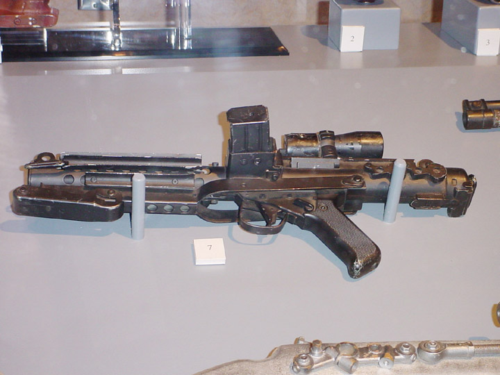 ROTJ-Stormtrooper-blaster-screen-used-15