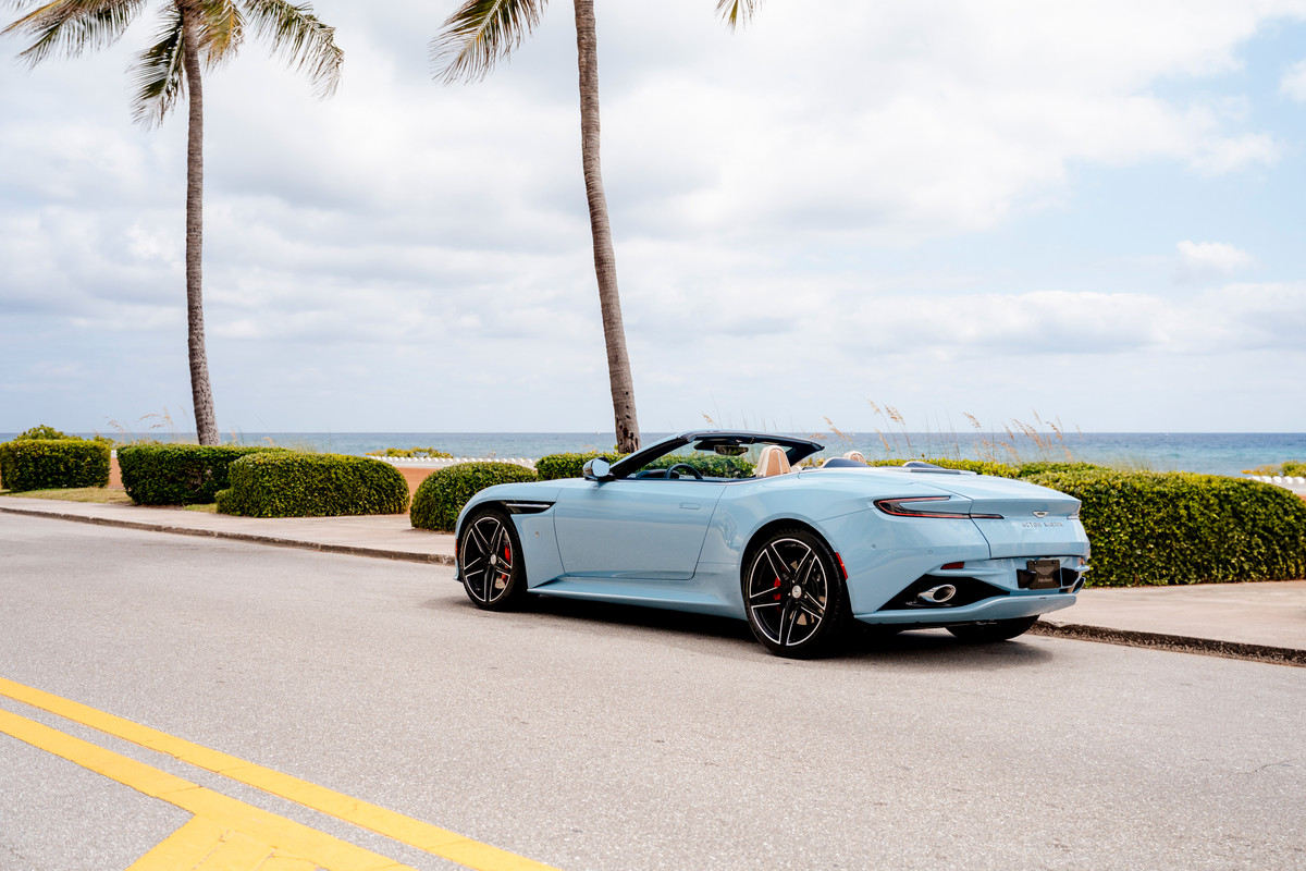 Aston Martin DB12 Volante - Palm Beach Edition 3