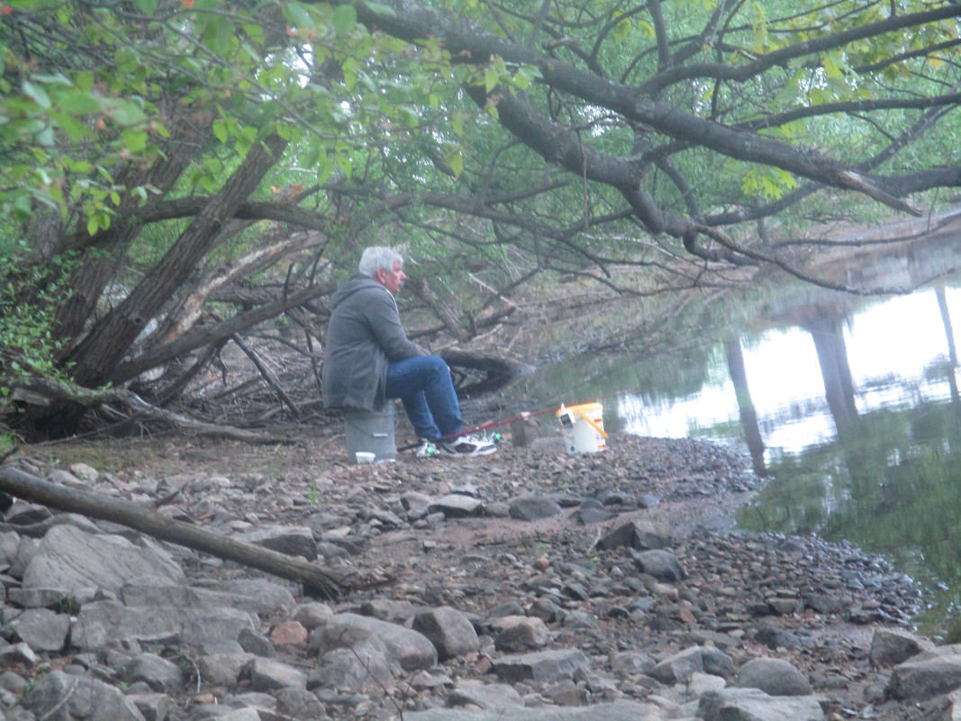 saranac river with wayne and alaynas ist walleye 001