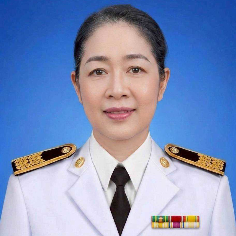 นางชิดชนก  ชายน้อย