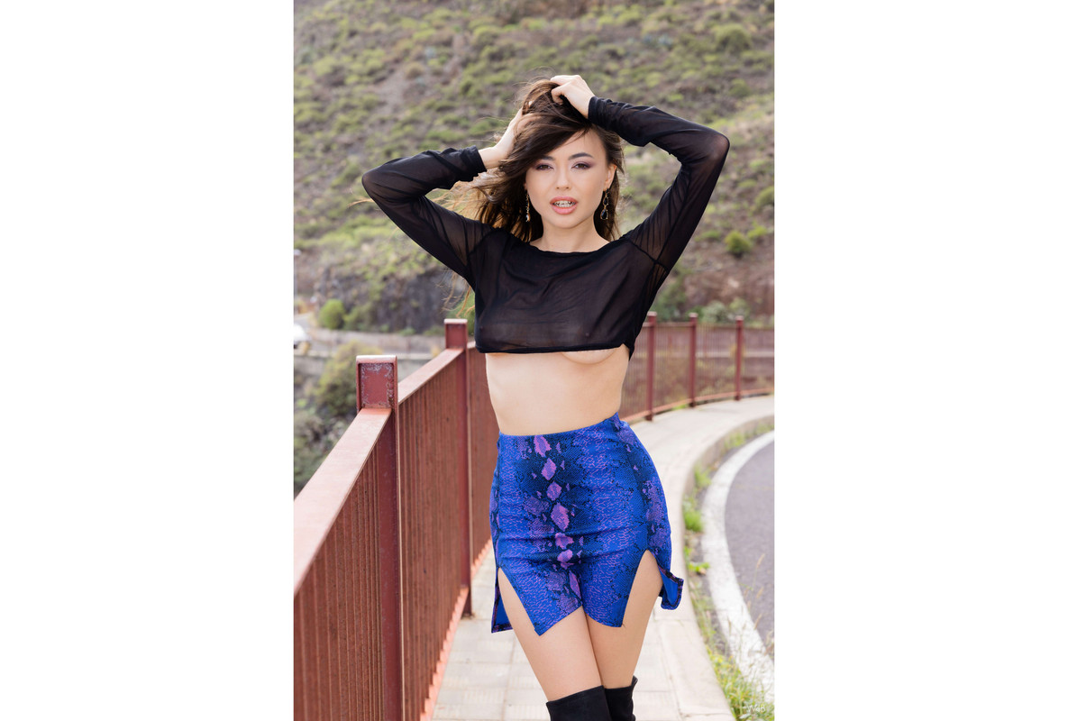Li Moon - No Panties 0006