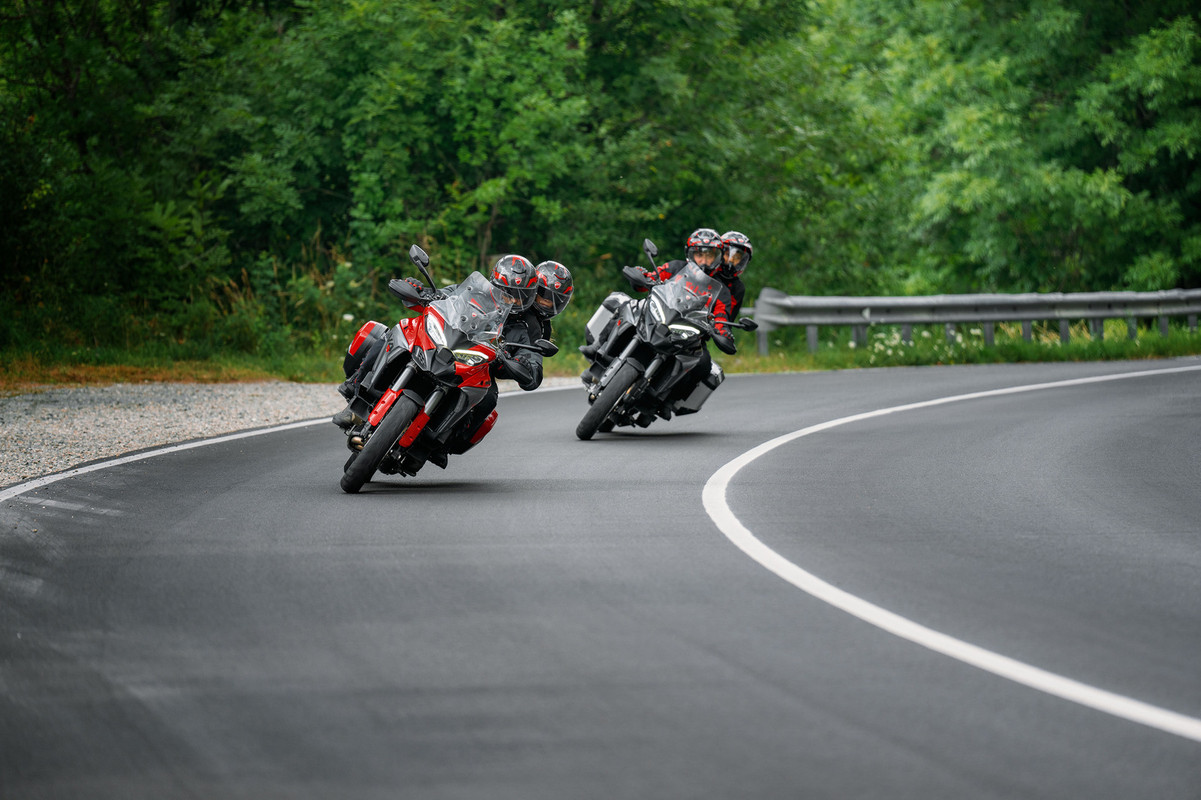 MY25_DUCATI_MULTISTRADA_V4S_DYN_ONLOCATION__110__UC692691_Mid