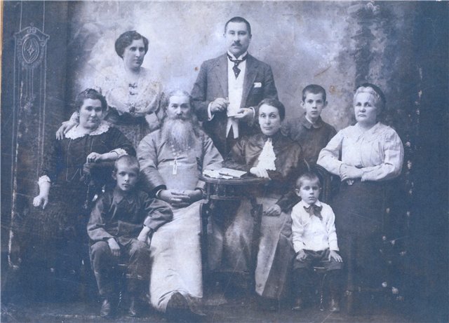 Семья священника Бунина Николая Петровича.