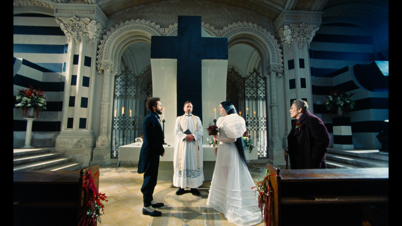 mpv-shot_Poor.Things.2023.1080p.BDREMUX.AVC-Нечипорук_01_58_54_0010