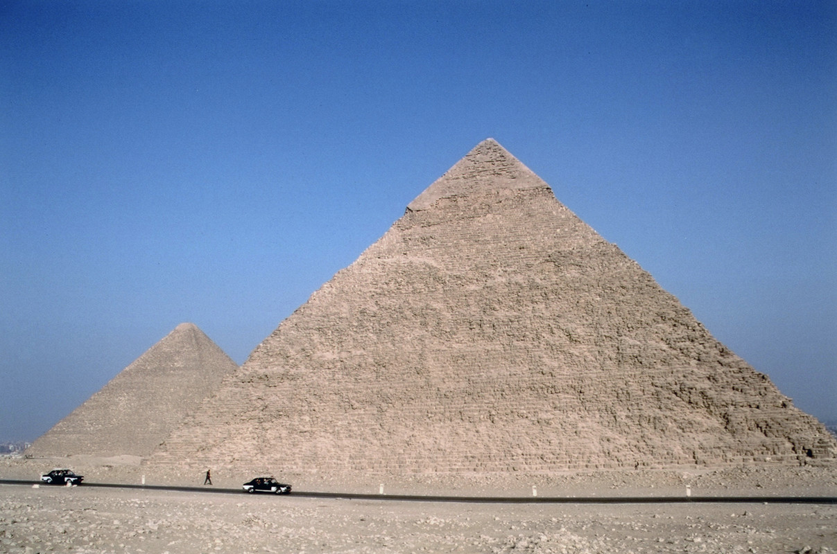 greypyramidgiza.jpg