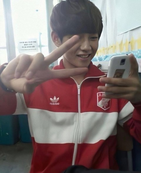 Foto diduga V BTS saat jaman SMP