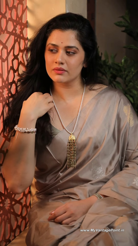 4-Girija-Oak-Beautiful-Look-in-Saree-for-Jewellery-Ad-My-Vantage-Point