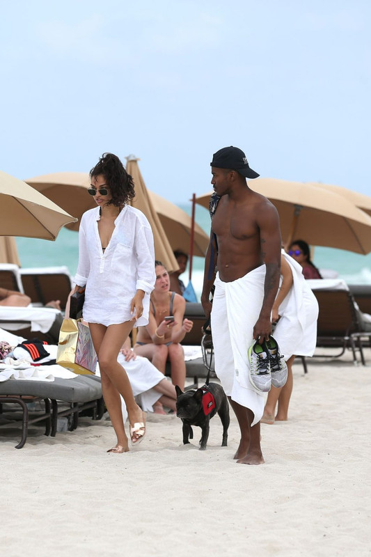 Shanina-Shaik-UpskirtSTARS.com (31)