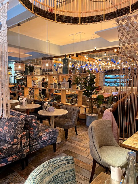 Bistro-W-HD-Aug.jpg