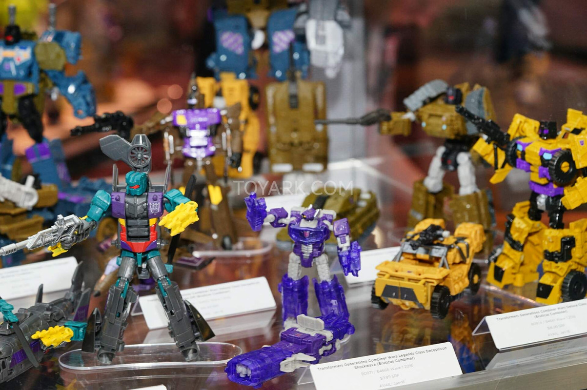 SDCC2015-Hasbro-Transformers-Combiner-Wars-027