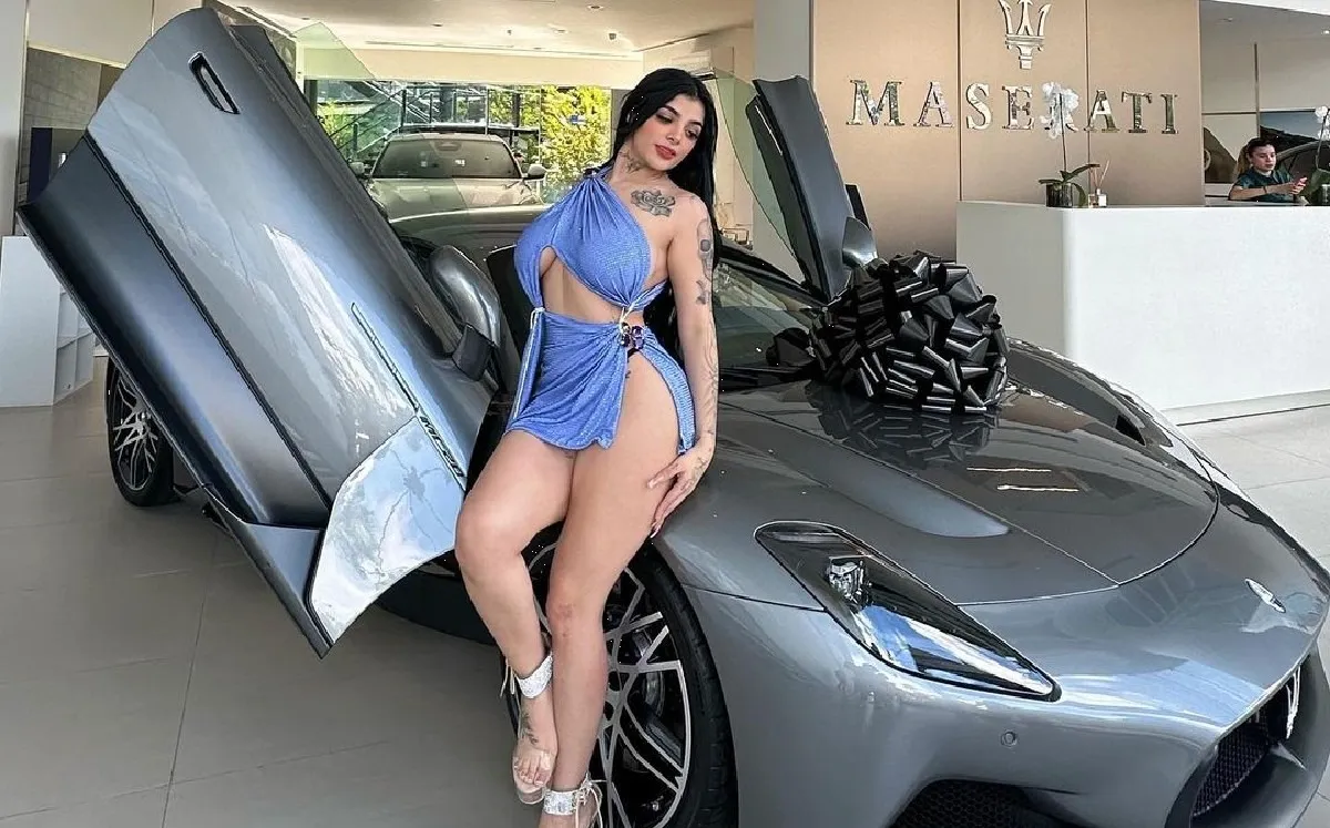 Karely Ruiz presume su nuevo Maserati de 5 millones de pesos