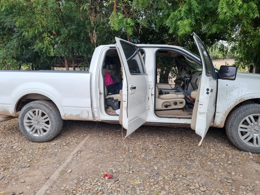 Detienen a 3 sicarios en Sinaloa; aseguran fusiles y vehículo blindado