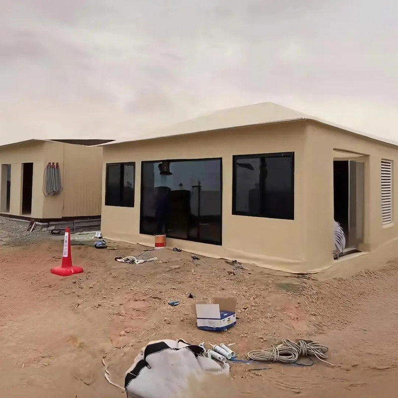 مجلس خارجي مع شلال صغير