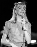 Olivia-Newton-Johnon-mc57