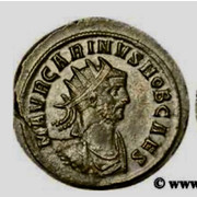 Aureliano de Carino. PRINCIPI IVVENTVT. Carino entre estandarte y cetro. Roma E778-FC82-41-AC-41-EB-A527-95-AEC5-CF81-B3