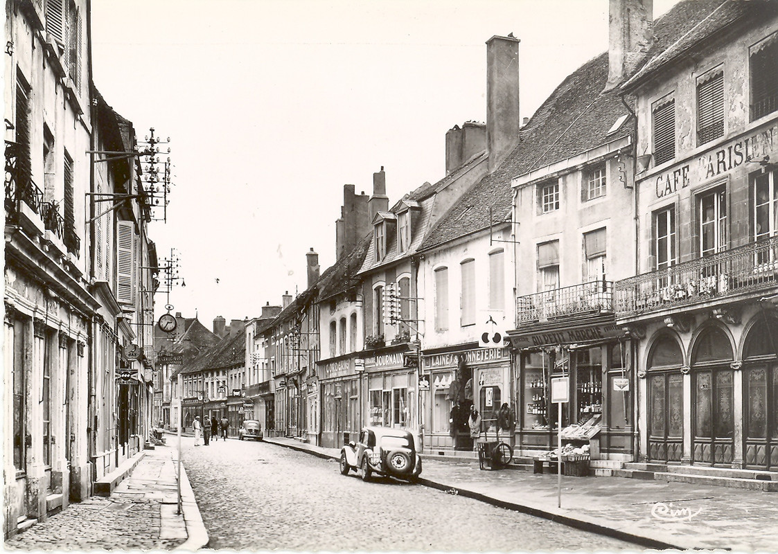 Saulieu, rue du marché (2)