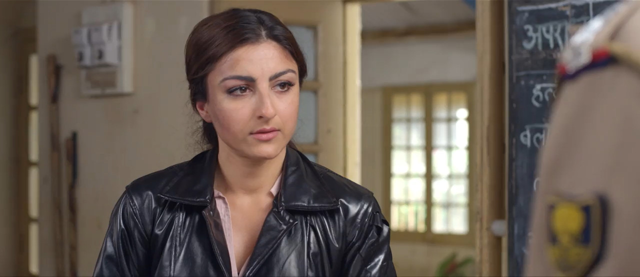 Chaarfutiya Chhokare 2014 WebRip [Hindi] 480p 720p ESub Screenshot
