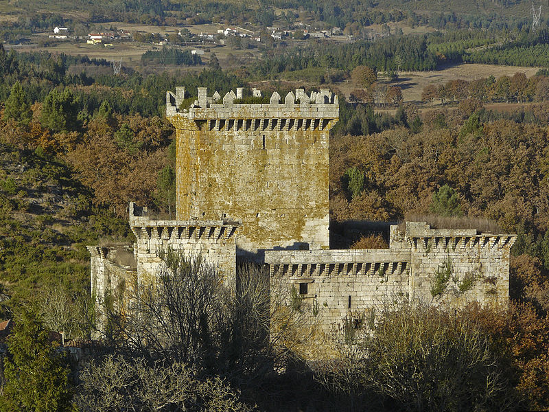 800px-Castelo_de_Pambre_2