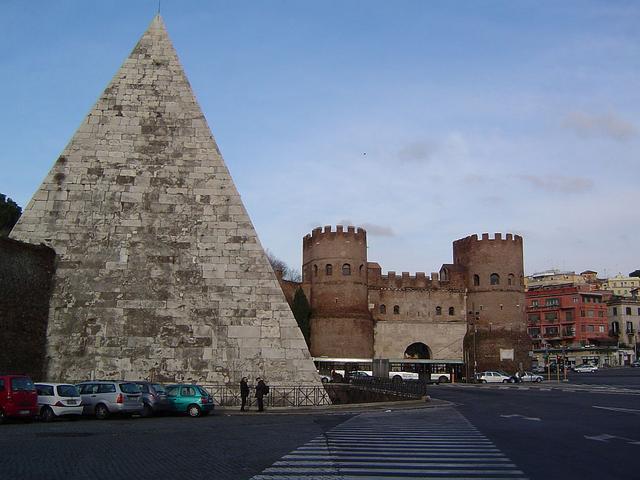 1024px-Porta-San-Paolo-Piramid-Cestius