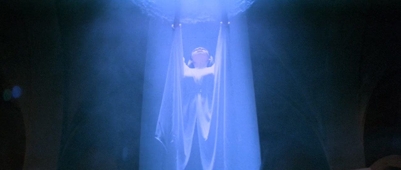 FUERZA SINIESTRA.mkv_snapshot_01.45.24.976