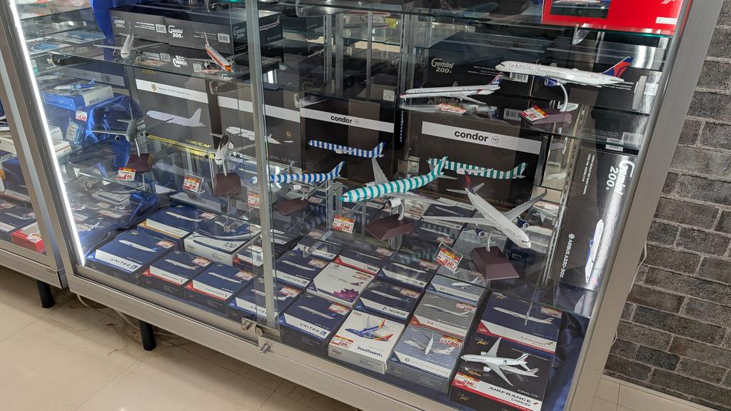 PXL 20251209 042245703