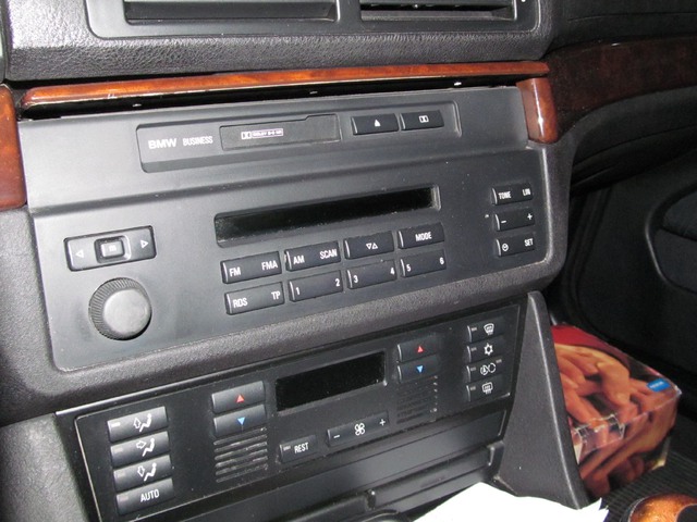 BMW_528_RADIO