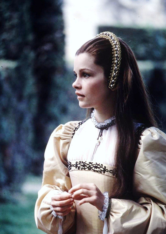 genevieve_bujold_b79