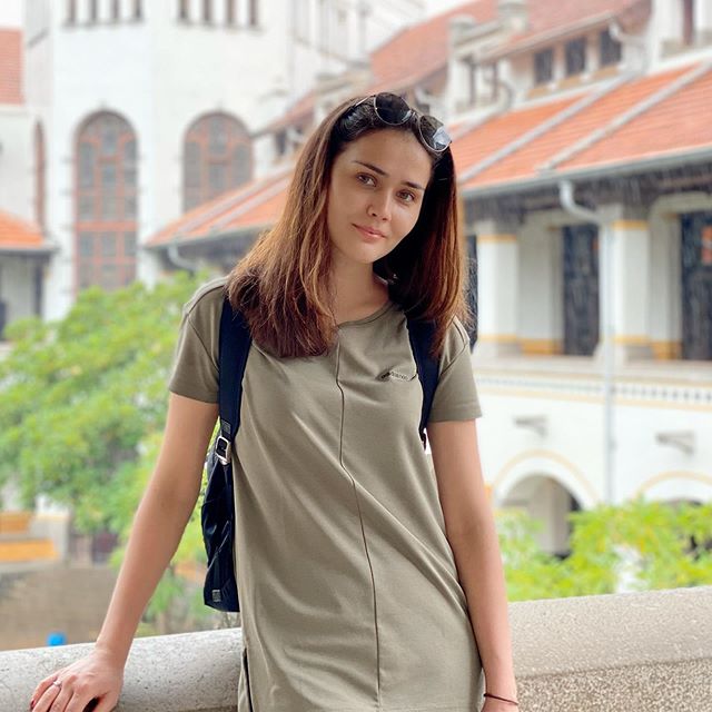 7 Potret Senk Lotta di usia kepala tiga, cantik dan memesona