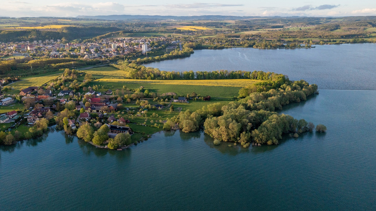 Bouwgrond op schiereiland in Oost-Bohemen